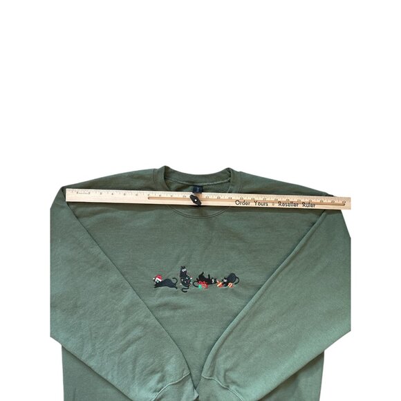 Gildan Sweatshirt Womens Large Green Christmas Black Cat Embroidered Crewneck - Picture 5 of 9